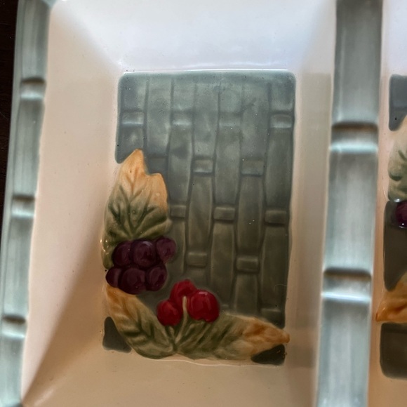 Pfaltzgraff Jamberry Basketweave 14” rectangular 3-part divided Dish - Picture 6 of 9